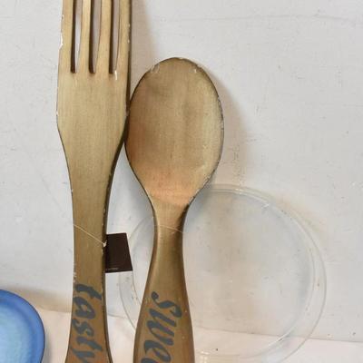 Kitchen Lot: Large Fork and Spoon Decor, Mr Coffee, Plates, Restaurant Napkins