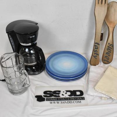 Kitchen Lot: Large Fork and Spoon Decor, Mr Coffee, Plates, Restaurant Napkins