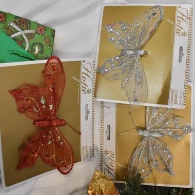 Christmas Decor: Holiday Mug, Reindeer, Placemats, Tree Skirt