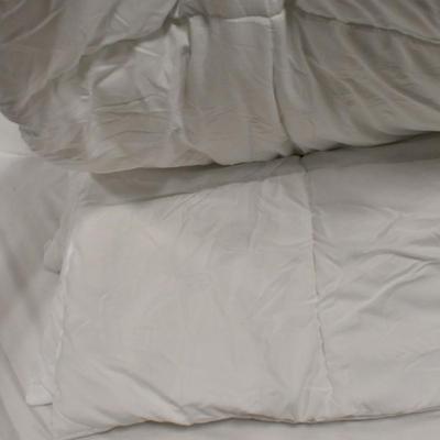 All Season Queen Size Bed Comforter, Great Condition
