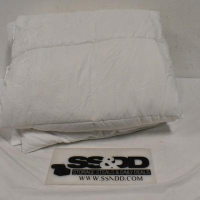 All Season Queen Size Bed Comforter, Great Condition