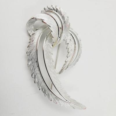VINTAGE SARAH COVENTRY FLOWING LEAVES BROOCH
