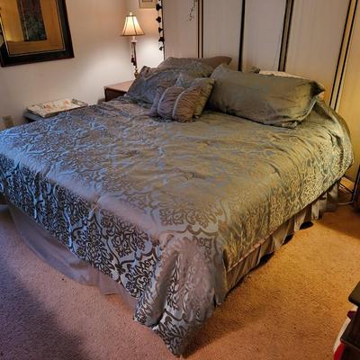 King Bed with Linen and Pillows