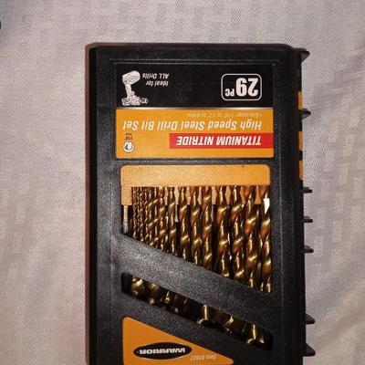 BLACK & DECKER D500-NEW 29pc DRILL BIT SET-LED FLASHLIGHT-HAMMER