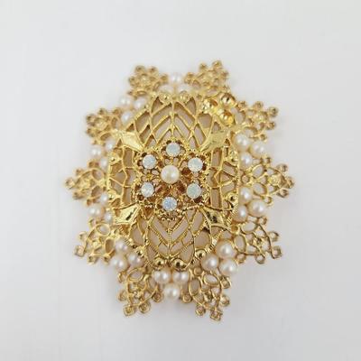 BEAUTIFUL WEBBED GOLD TONED BROOCH