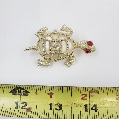 CUTE GOLD TONED TURTLE W/ MOTHER OF PEARL SHELL PIN