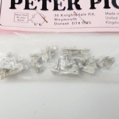 VINTAGE PETER PIG RANGE 8 WORLD WAR MILITARY FIGURINES