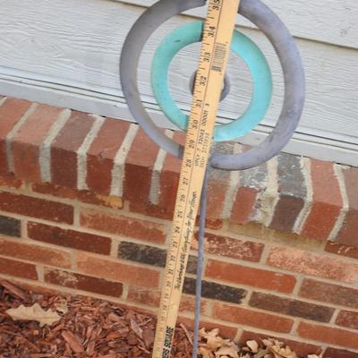 Yard art whirly