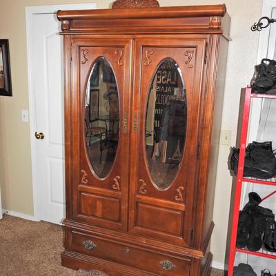 Gorgeous cherry wood king bedroom set