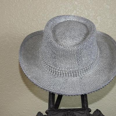 Fits straw / fedora type hat
