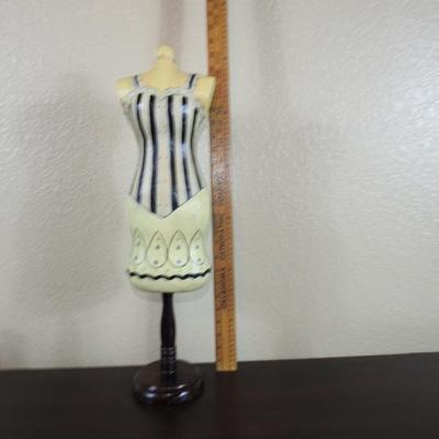 Dress form mannequin
