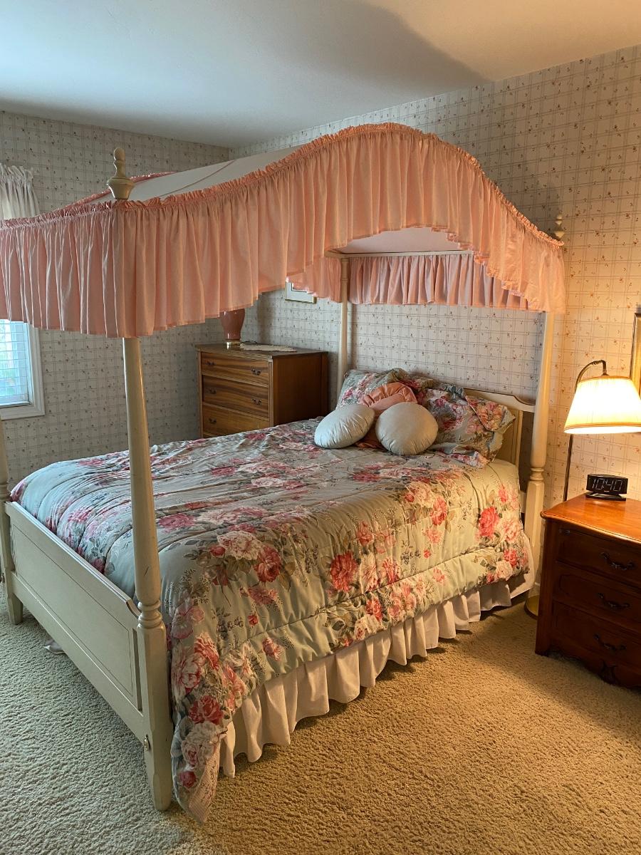 Vintage White Full Size Canopy Bed with Mattress Set & Shabby Chic Floral  Bedding | EstateSales.org