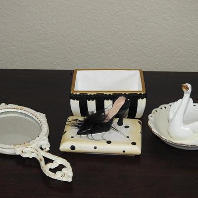 Collection of bedroom decor