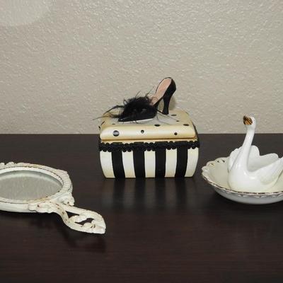 Collection of bedroom decor