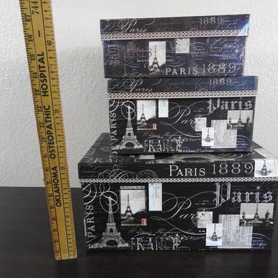 Set of Paris boxes
