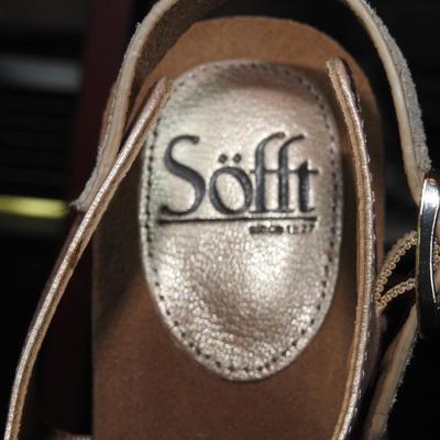Women shoes size 8M