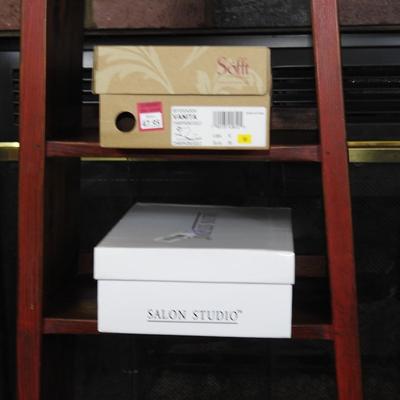 Women shoes size 8M