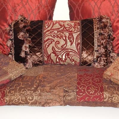 Pillows, comforter & window treatments