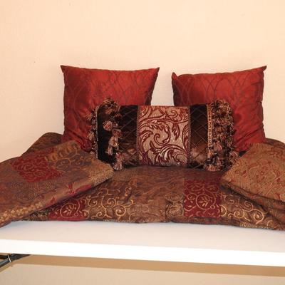 Pillows, comforter & window treatments