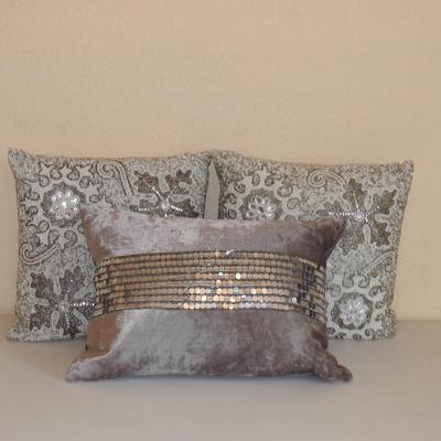 Decorative throw pillows