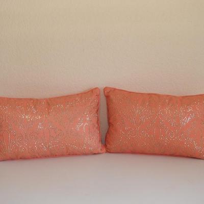 Lumbar throw pillows