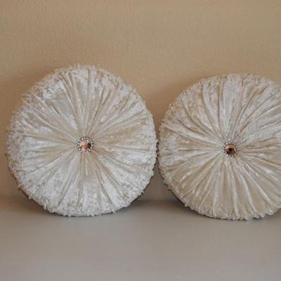 Crushed velvet round tufted pillows