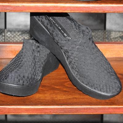 Women's shoes size 7 1/2