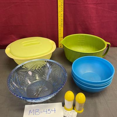 Plastic bowls