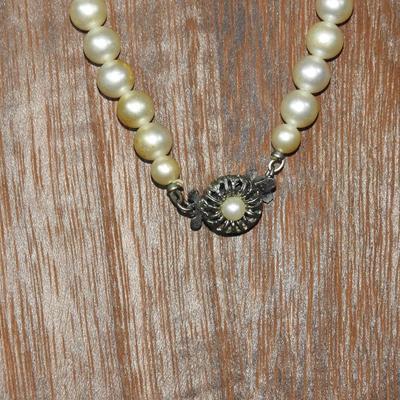 Vintage string of pearls necklace