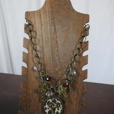 Beautiful necklace lots of crosses