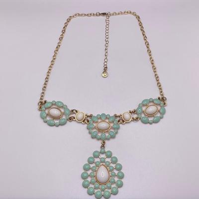 Vintage Drop Pendant Floral Necklace