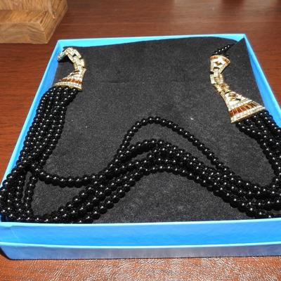 Beautiful layered Heidi Daus jeweled necklace