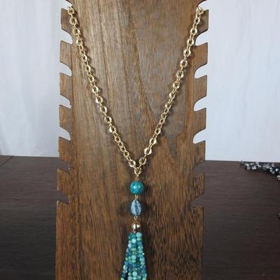 New Directions fashion costume jewelry necklace