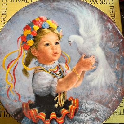 Doulton Designer Plate Children of the world Limited edition 