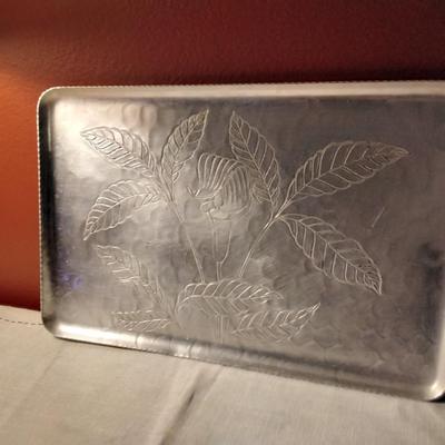 Intaglio Design By E.M.P.C. 14" by 9" Aluminum Tray