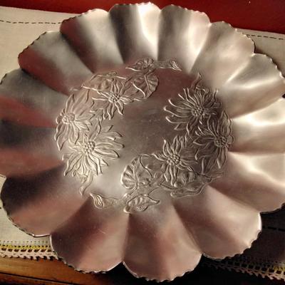 Forged Aluminum Scalloped Tray w/Sunflowers