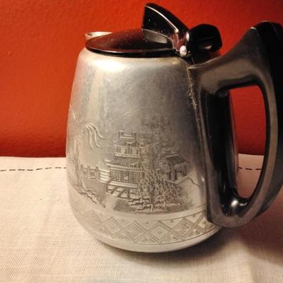 Vintage Swan Brand Willo Ware Aluminum Tea/Coffee Pot Made in England 1 1/2 Pint Blue Willow Pattern