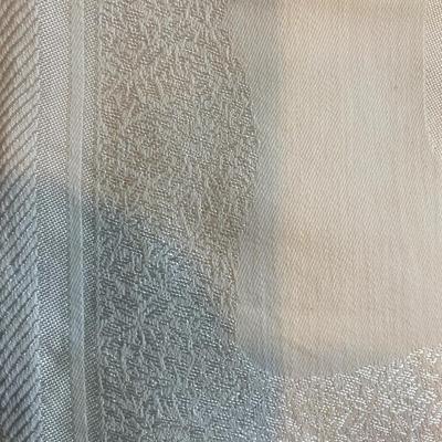 Pretty White Table Cloth with 6 Napkins