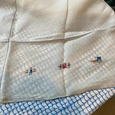 Fun Vintage Luncheon or Bridge Table Cloth and Napkins