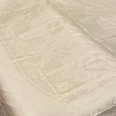 Vintage "John Brown & Sons Irish Damask Table Cloth With 12 Dinner Napkins.