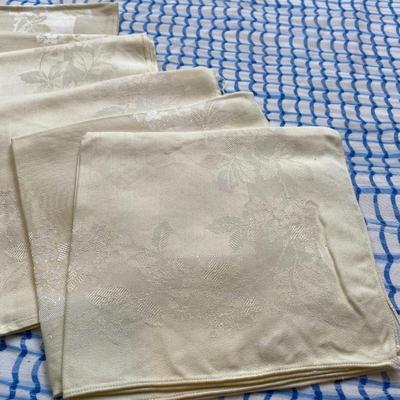 6 Cream Napkins