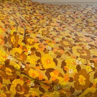 rare KING size 70s Flower Power Nubby retro Bedspread /Comforter