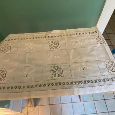 Cotton and Lace Runner