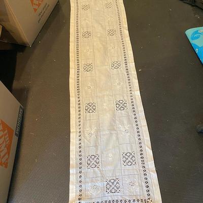 Cotton and Lace Runner