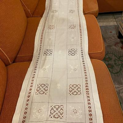 Cotton and Lace Runner