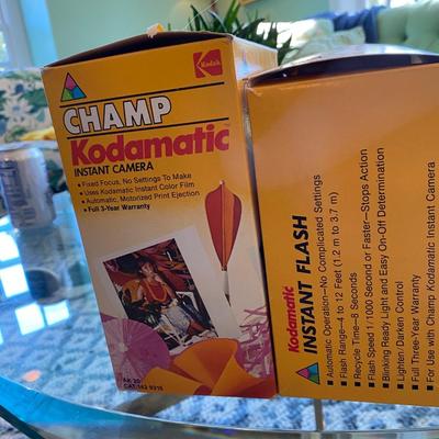RARE Vintage CHAMP Kodak Kodamatic INSTANT CAMERA and INSTANT FLAST in Orig Box