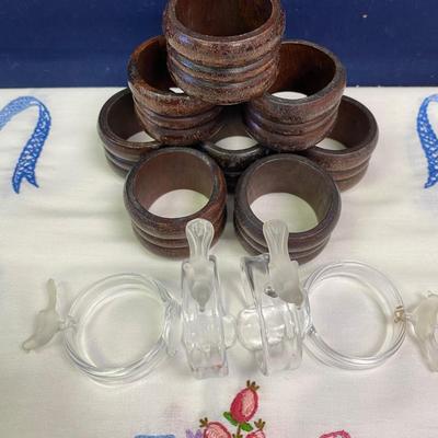Pretty Runner and Napkin Rings