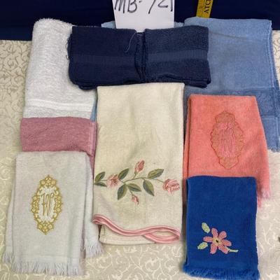 8 Hand Towels and 2 wash Clothes