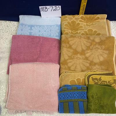 5 Bath Towels and Wash Clothes