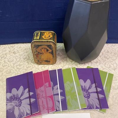 Vase and memo books